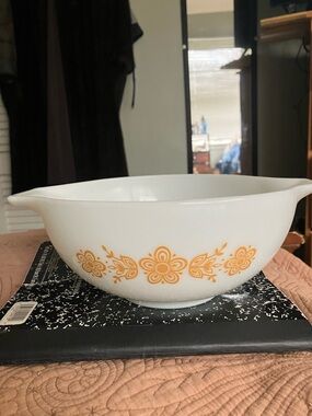 Vintage Pyrex Butterfly Gold Cinderella, Mixing Bowl